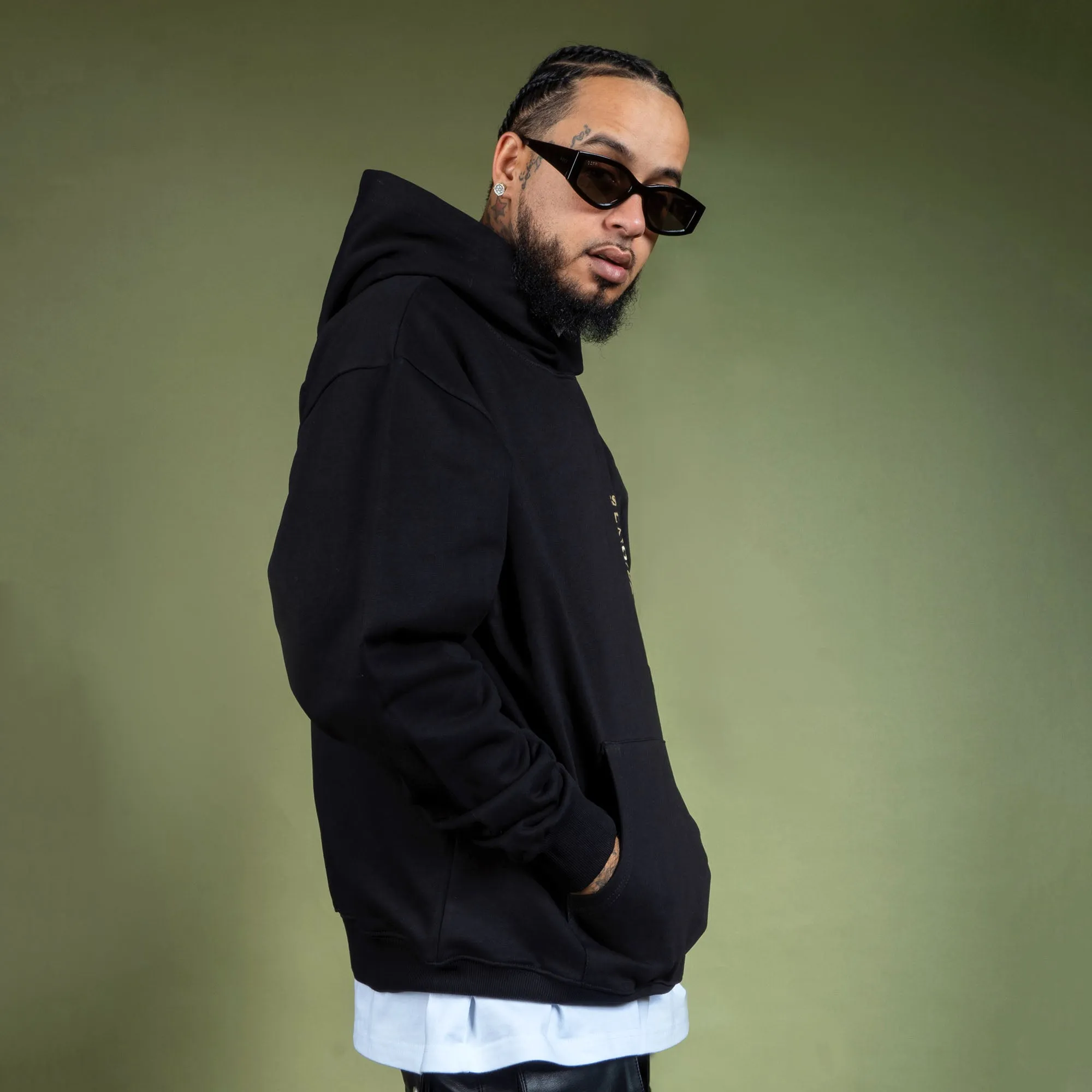 AU DESSUS DU RESTE HOODIE - BLACK